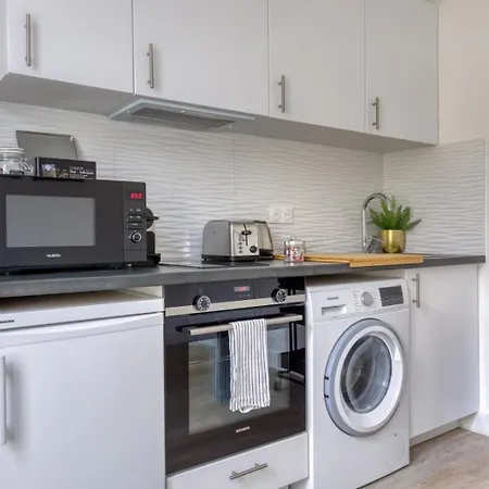Cozy 4 Proche Gare - Cozy Apartment